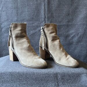 ⭐️ Offer B2G2! BUY 2 GET 2 FREE! 
Dolce Vita Suede Boots